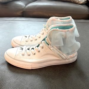 Converse slip on hi tops with frill like new